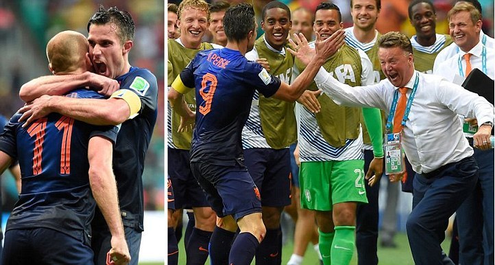 Persie dan Roben Cetak Empat Gol Tekuk Juara Dunia